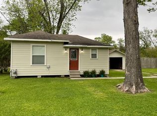 560 Oak St, Sour Lake, TX 77659