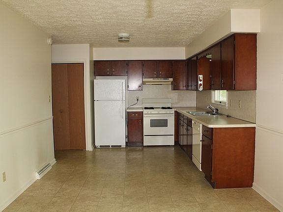 3rd image of 2992 Herrlyn Ct