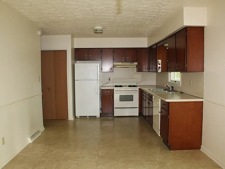 2992 Herrlyn Ct — Photo 3