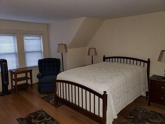 3rd image of 839 Washington St #1