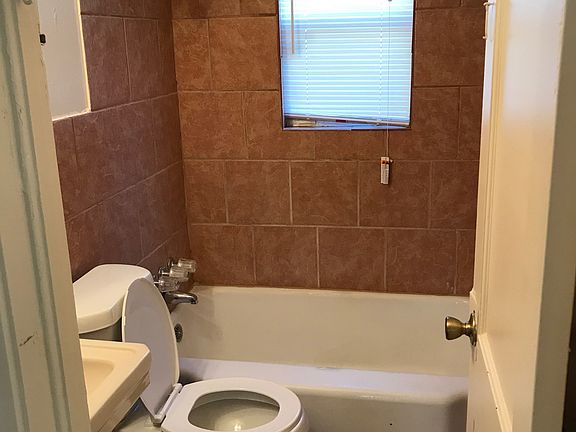 3rd image of 4213 Fox Dr
