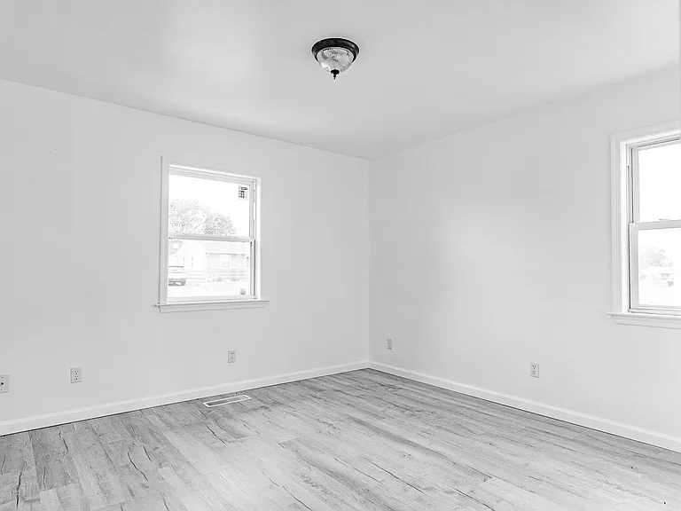 1411 E Congress St — Photo 20