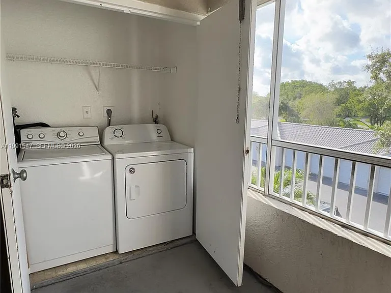 2861 N Oakland Forest Dr #301 — Photo 9
