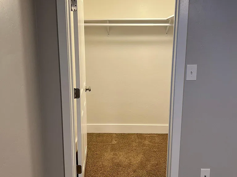 570 Horrocks Dr — Photo 21