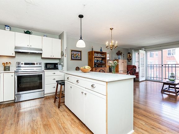 3rd image of 11 Church St Unit 313