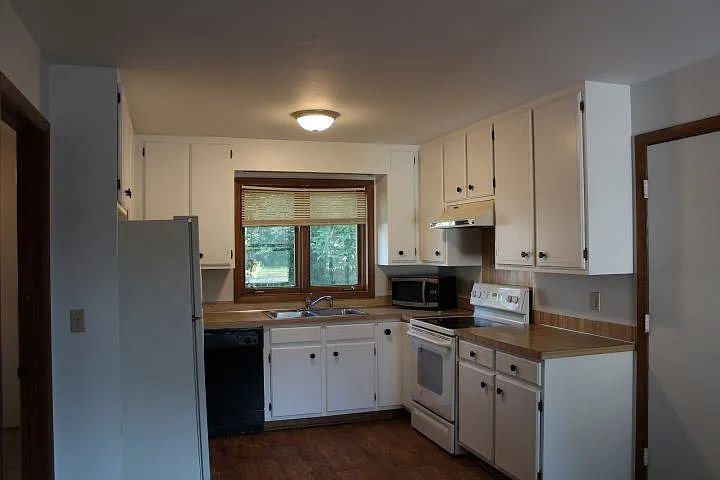 3 bed, 2.0 bath, 1317 sqft, $1,500 — Photo 2