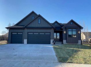 5005 148th Cir, Urbandale, IA 50323