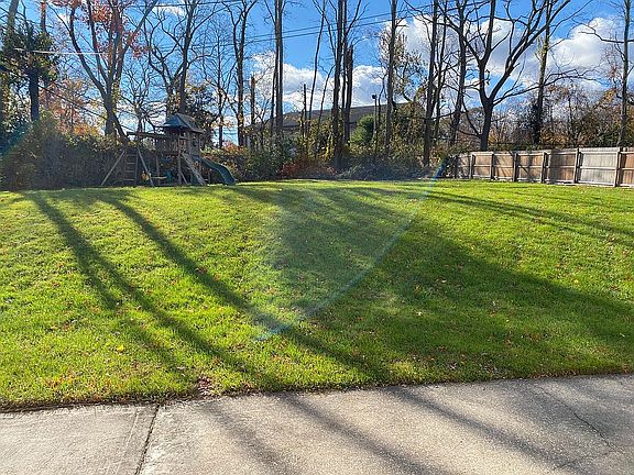 5th image of 28 Dumond Pl