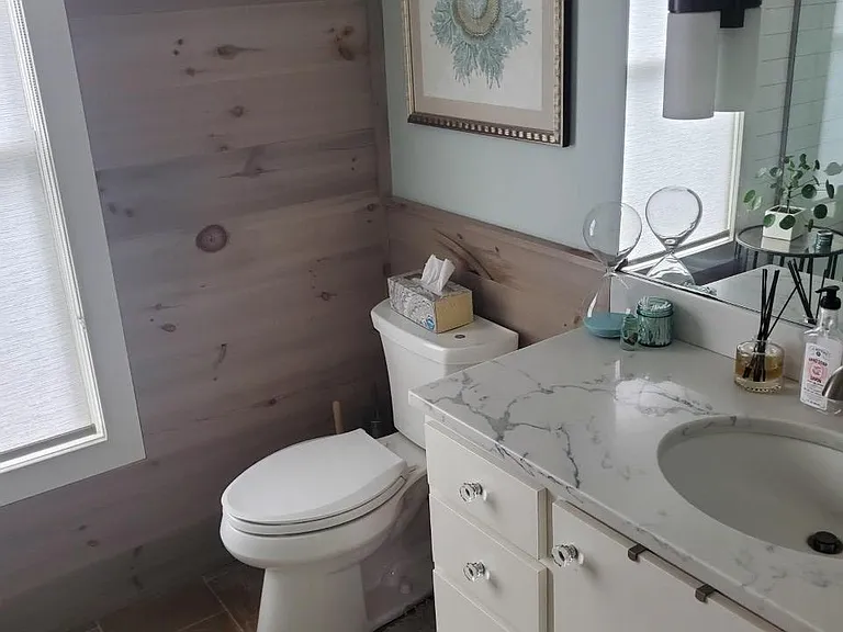 Main floor full bath