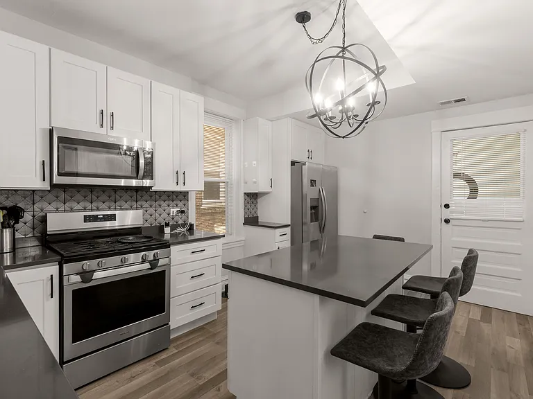 2934 N Sawyer Ave #1 — Photo 4