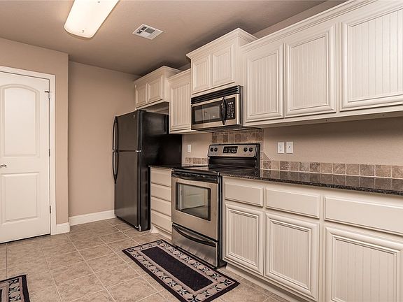 4th image of 410 Meadow Wood Ln