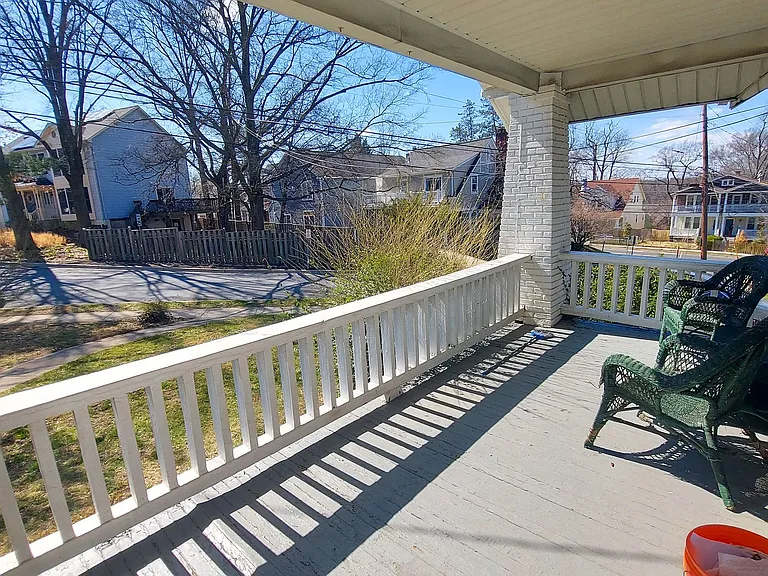 228 Manor Cir — Photo 3