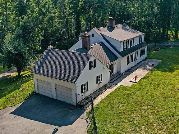 5th image of 483 Holly Hill Dr