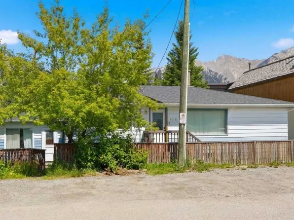 906 N Main St, Canmore, AB T1W 2B8