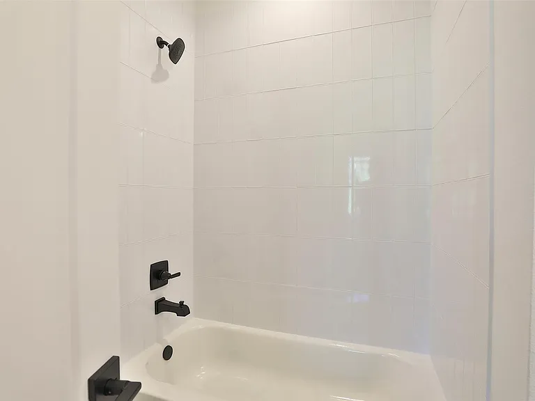 1020 W 15th 1/2 St #B — Photo 9