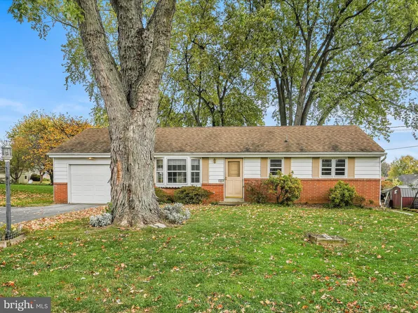 327 Homecrest Dr, Willow Street, PA 17584