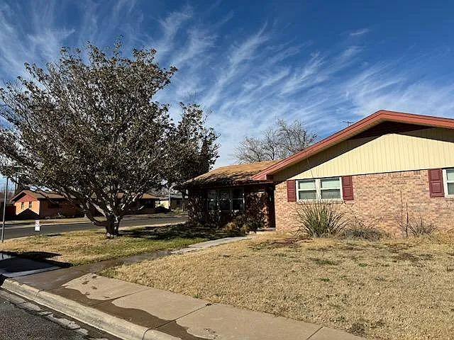 4 bed, 2299 sqft, $3,000 — Photo 3