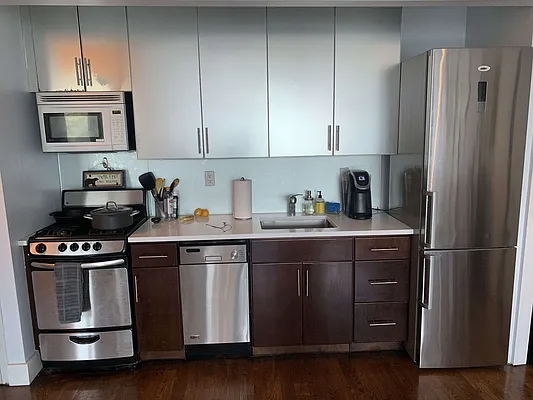 Rented by Flatiron Real Estate Advisors LLC | media 24