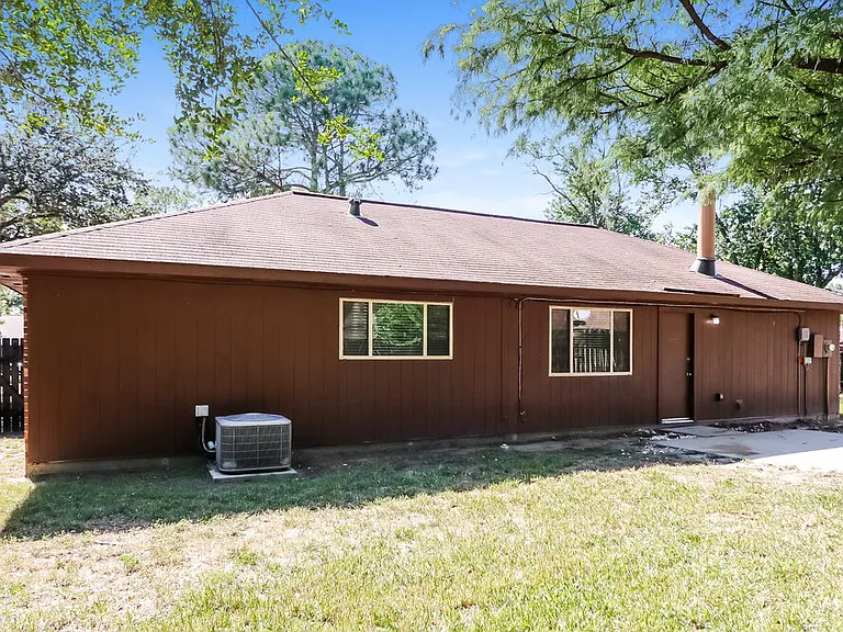 10810 Gusty Winds Ct — Photo 16