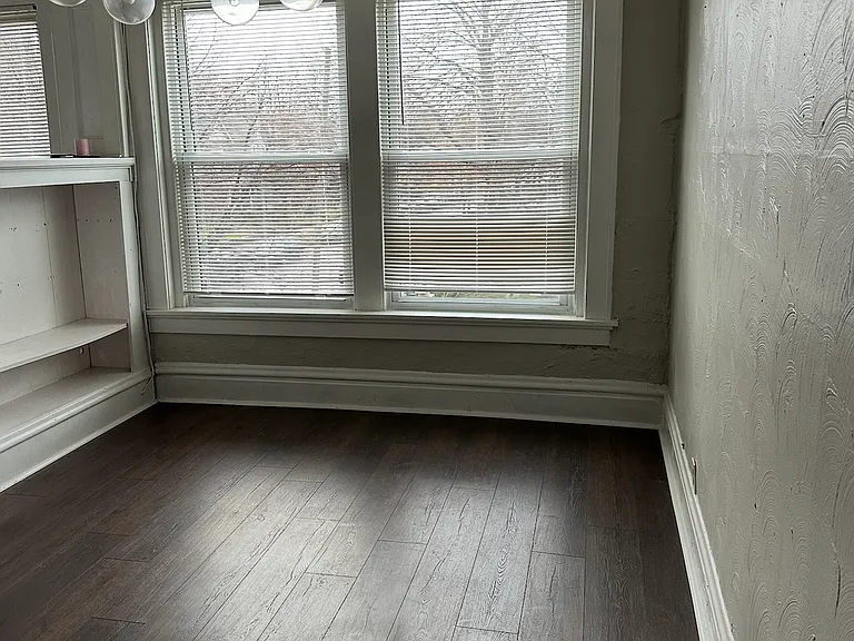362 W 1st Ave #B — Photo 4