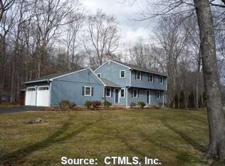 56 Pheasant Run Dr, Gales Ferry, CT 06335