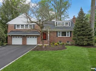 922 Wildwood Rd, Oradell, NJ 07649