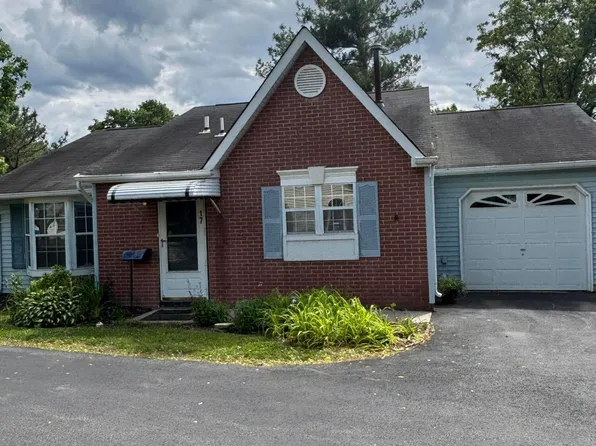 17 Datchet Close, Freehold, NJ 07728