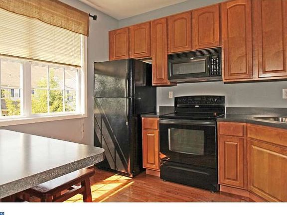 3rd image of 505 Onward Ave
