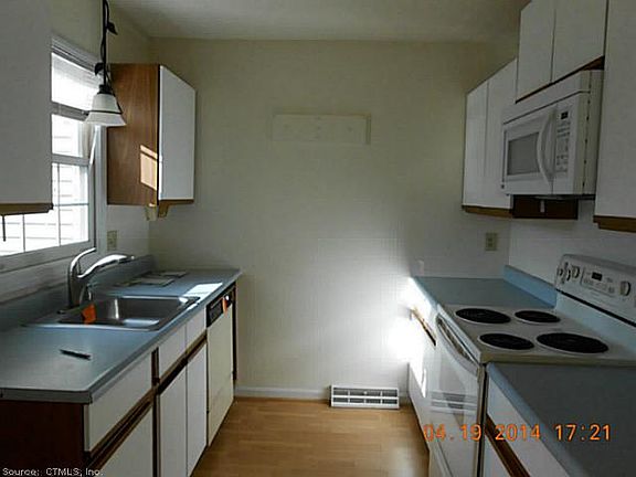 2nd image of 35 Orlando Dr APT 6D