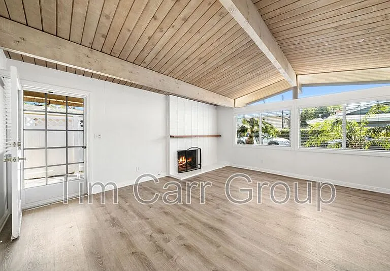 2545 Elden Ave — Photo 4