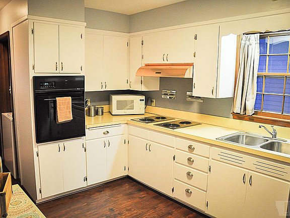 5th image of 1204 College Blvd