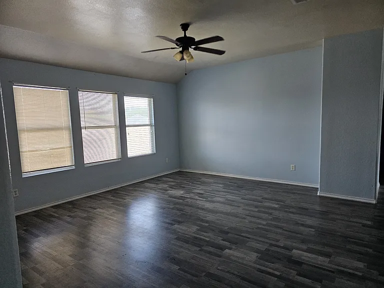 702 Locustberry Dr — Photo 8