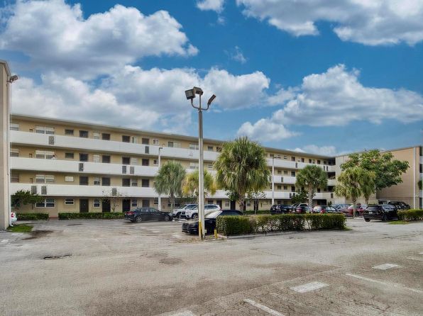 1690 NE 191st St #1-405