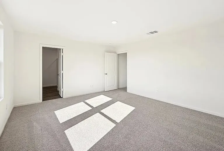 2204 Burnwood St — Photo 10