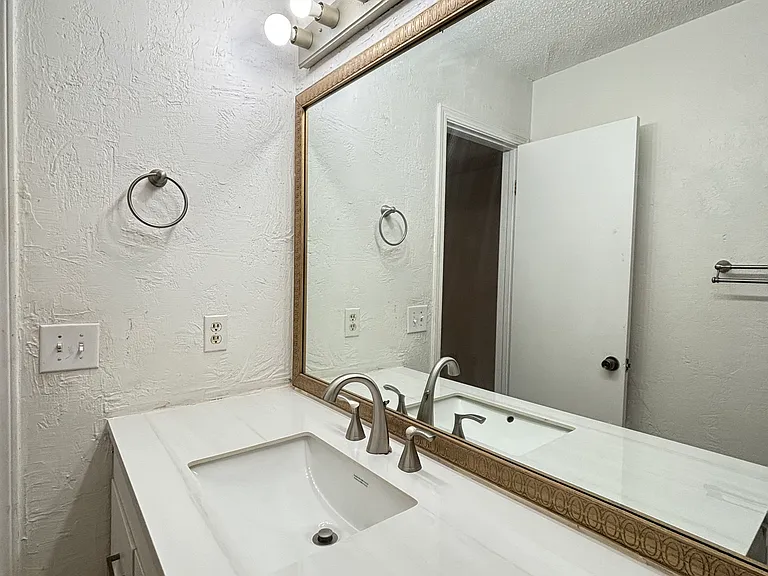 8313 NW 112th St — Photo 23
