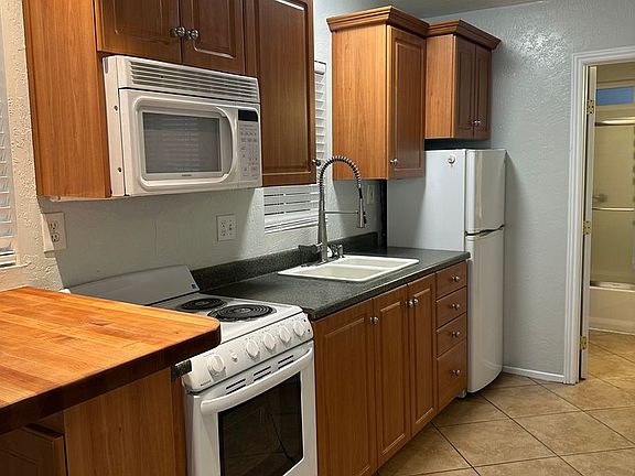 5th image of 21988 Waters Dr