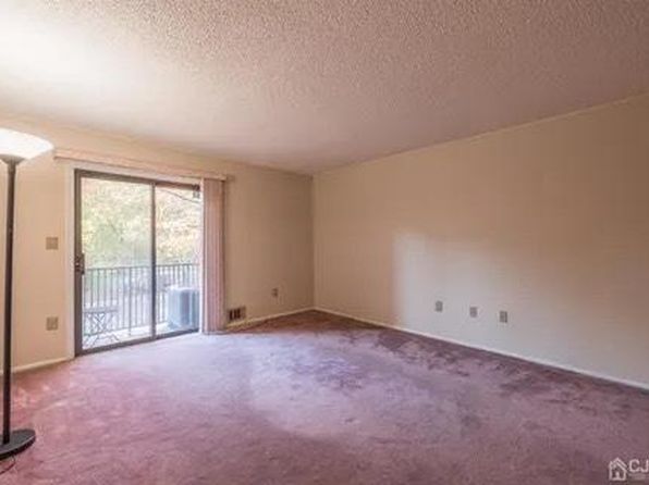 290 Hampshire Ct