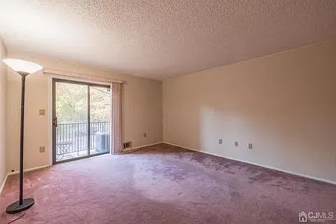 290 Hampshire Ct Photo 1