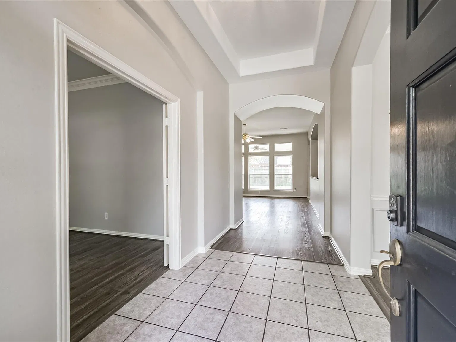 3 bed, 2.0 bath, 2115 sqft, $2,375 — Photo 4