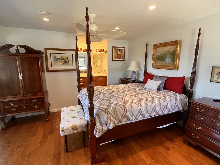 121C Holly Ln — Photo 9