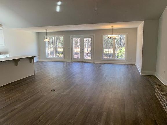 4th image of 482 Riley Cir NW