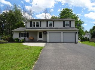 8208 Yukon Dr, Cicero, NY 13039