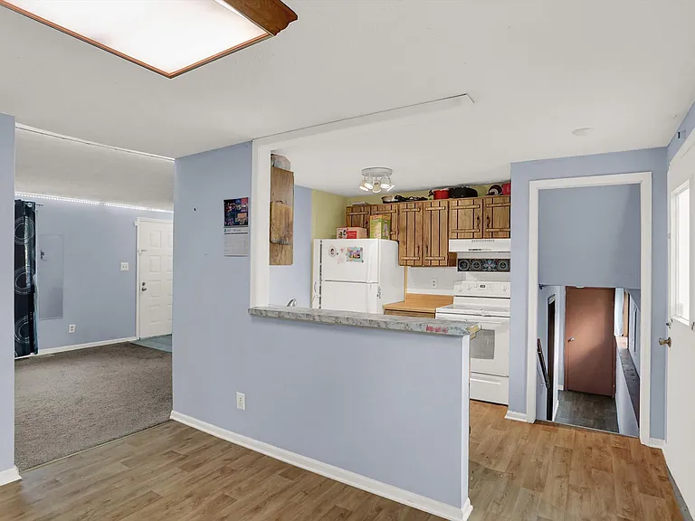 7915 Broadview Dr — Photo 11