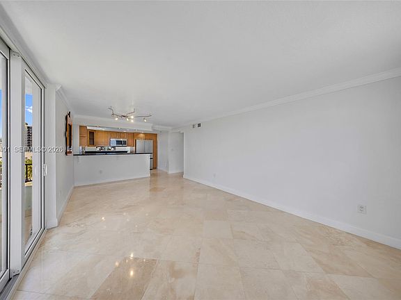 4th image of 720 Collins Ave APT 603