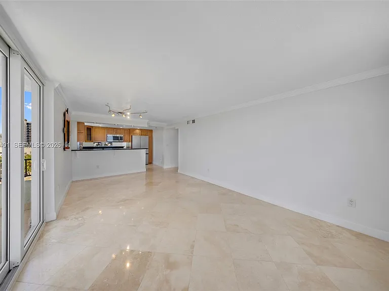 720 Collins Ave #603 — Photo 4