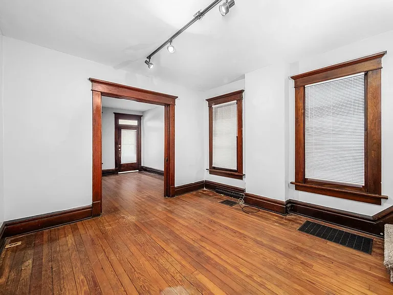 1230 Indianola Ave — Photo 10