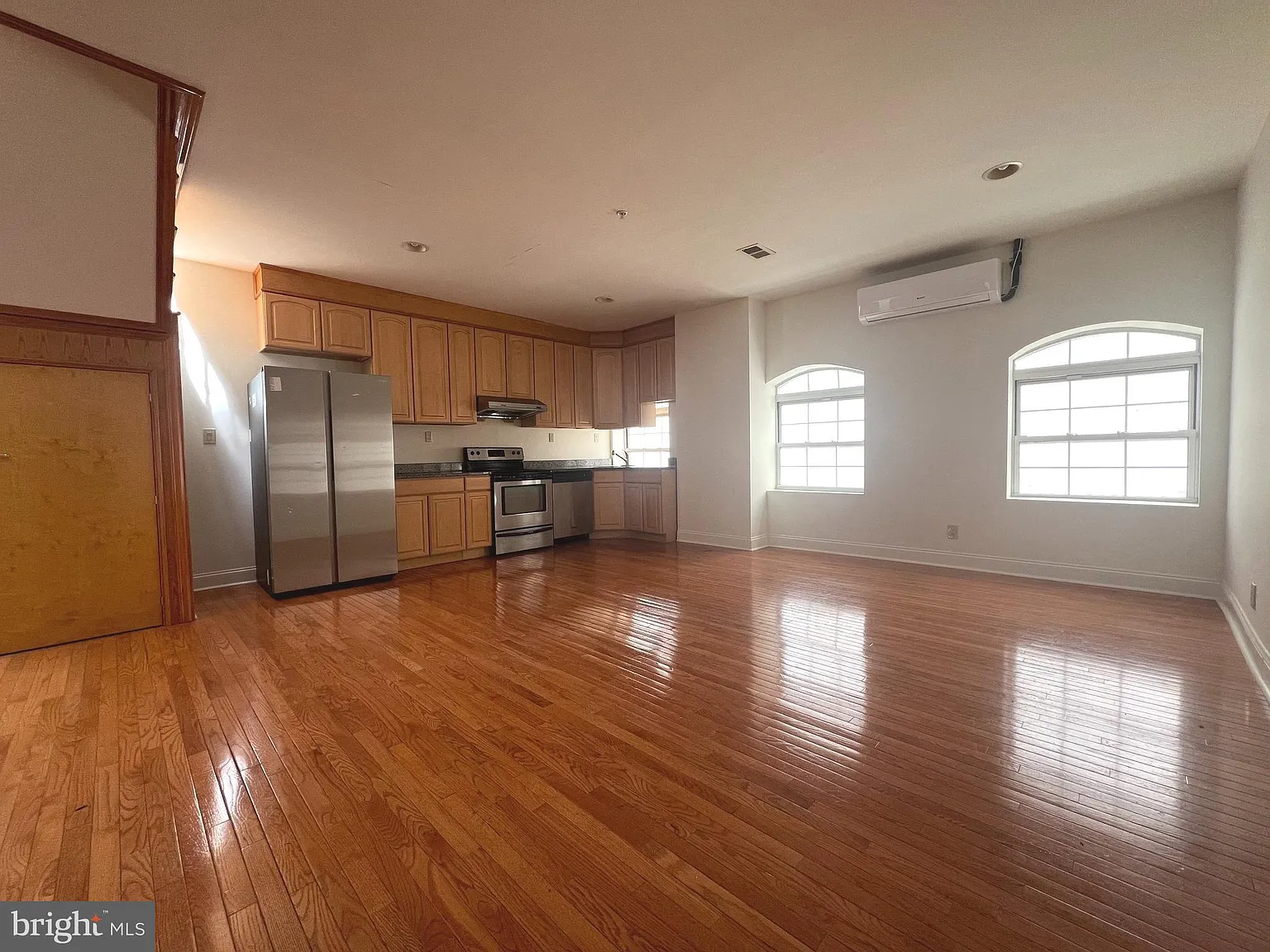 3 bed, 2.5 bath, 1606 sqft, $3,000 — Photo 3