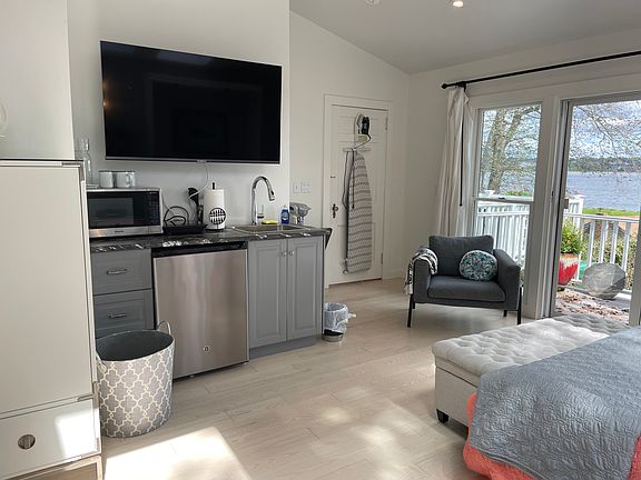 3rd image of 214 Eustis Ave Unit 3