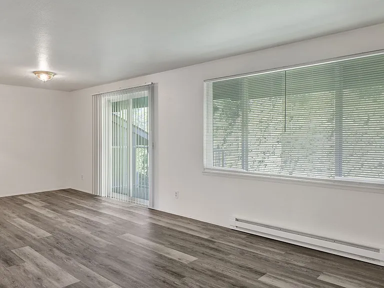 1060 York St — Photo 2