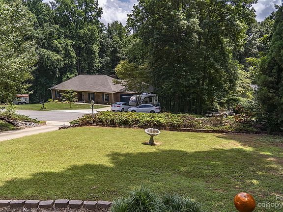 4th image of 2944 Dogwood St